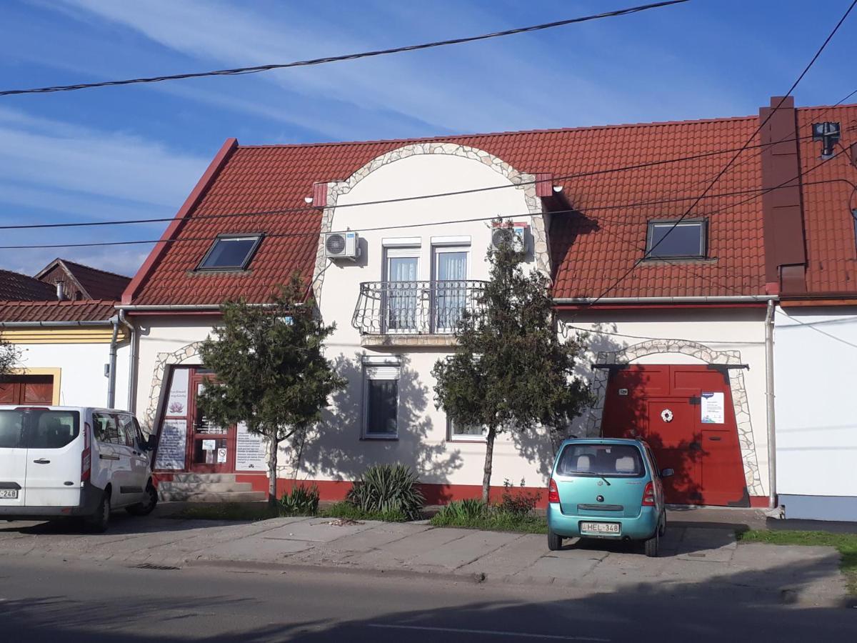 Agria Wellness Guesthouse Эгер Экстерьер фото